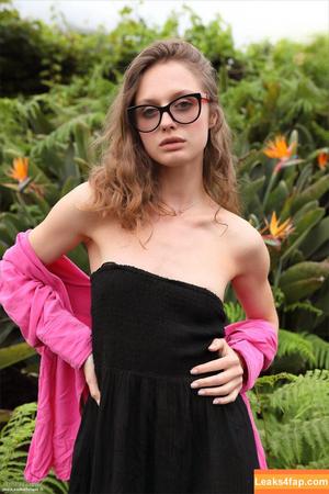 layanadevis photo #0822