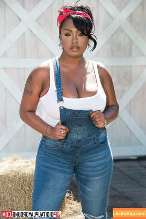 Layton Benton photo #0043