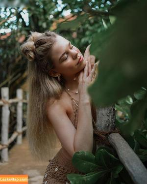 Lea Peach photo #0119