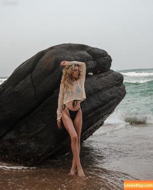 Lea Peach photo #0146