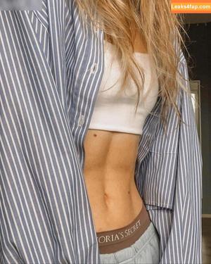 Lea Peach photo #0157