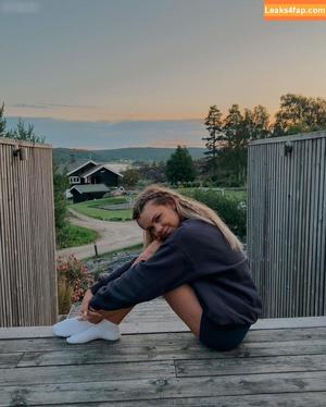 Lea Peach photo #0165