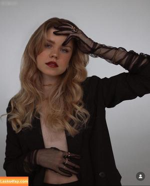 Lea Peach photo #0209