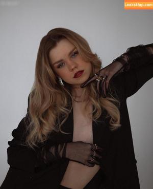 Lea Peach photo #0212