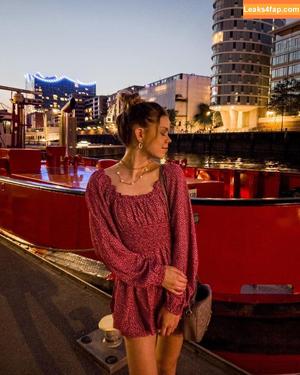 Lea Peach photo #0218