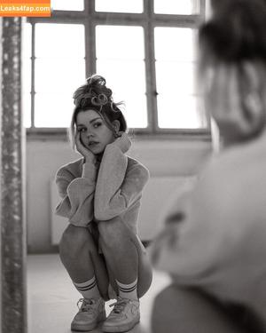 Lea Peach photo #0223