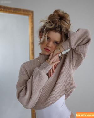 Lea Peach photo #0224