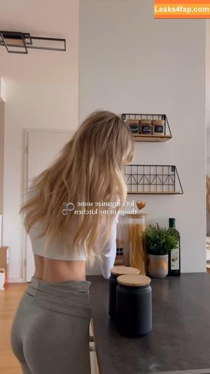 Lea Peach photo #0357
