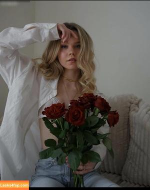 Lea Peach photo #0379