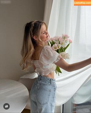 Lea Peach photo #0411