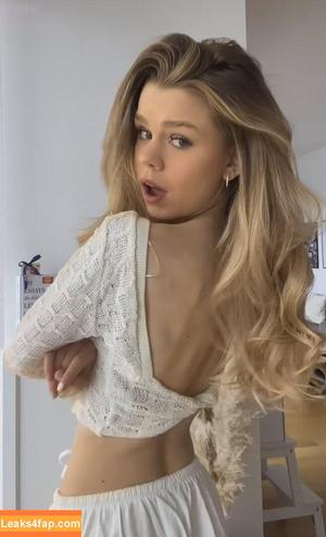 Lea Peach photo #0427