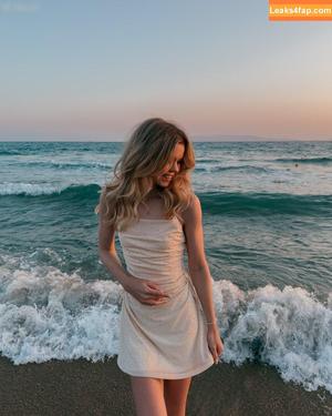 Lea Peach photo #1220