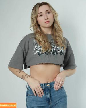 Leah Blake photo #0001