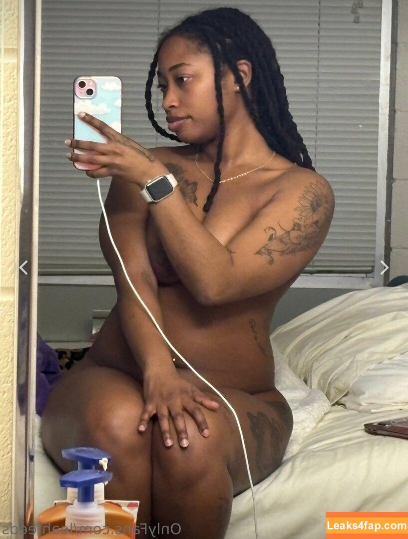 leah.feeds / leahfeeds leaked photo photo #0003