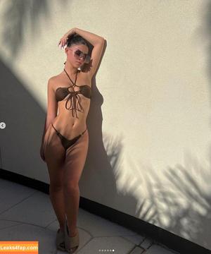 Leah Halton фото #0019