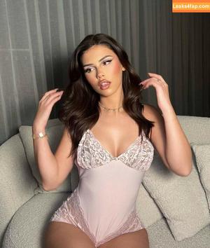 Leah Halton фото #0077