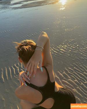 Leah Halton photo #0322