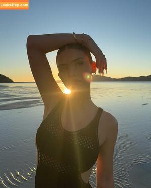 Leah Halton photo #0324