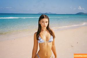 Leah Halton photo #0366