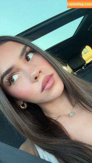 Leah Halton photo #1071