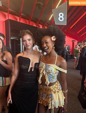 Leah Halton photo #1086