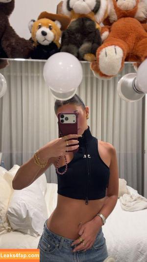 Leah Halton photo #1207