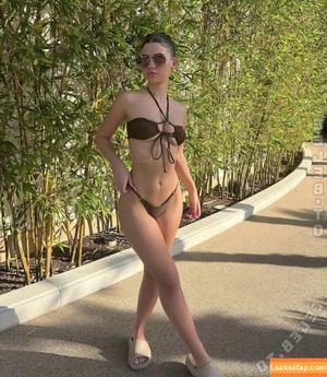 Leah Halton photo #1221