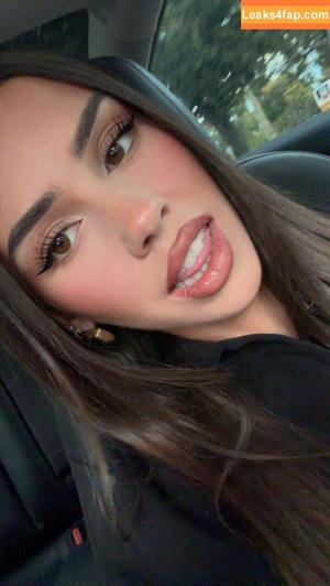 Leah Halton photo #1267