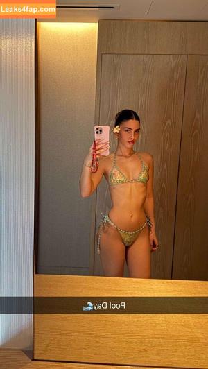 Leah Halton photo #1290