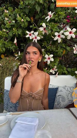 Leah Halton photo #1327