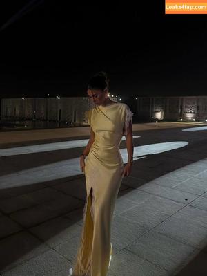 Leah Halton photo #1350