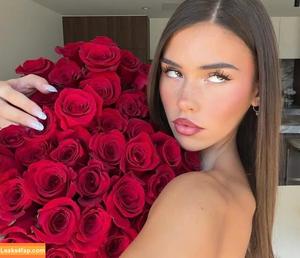 Leah Halton photo #1374