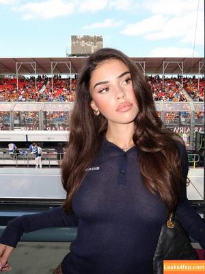 Leah Halton photo #1377