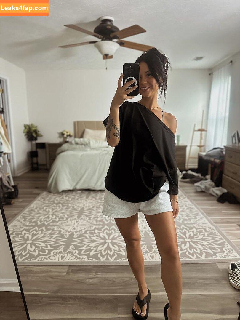 Leah Sharp /  leaked photo photo #0004