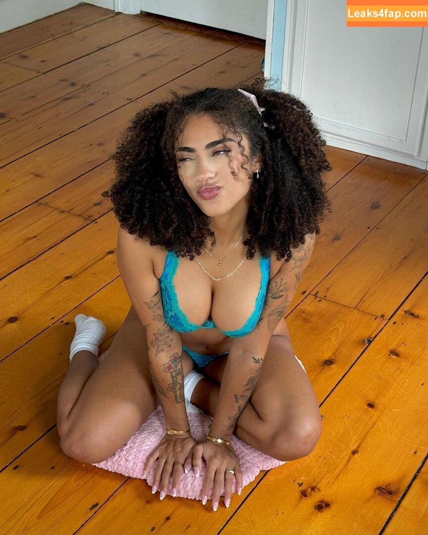 leahhalton_ /  leaked photo photo #0044
