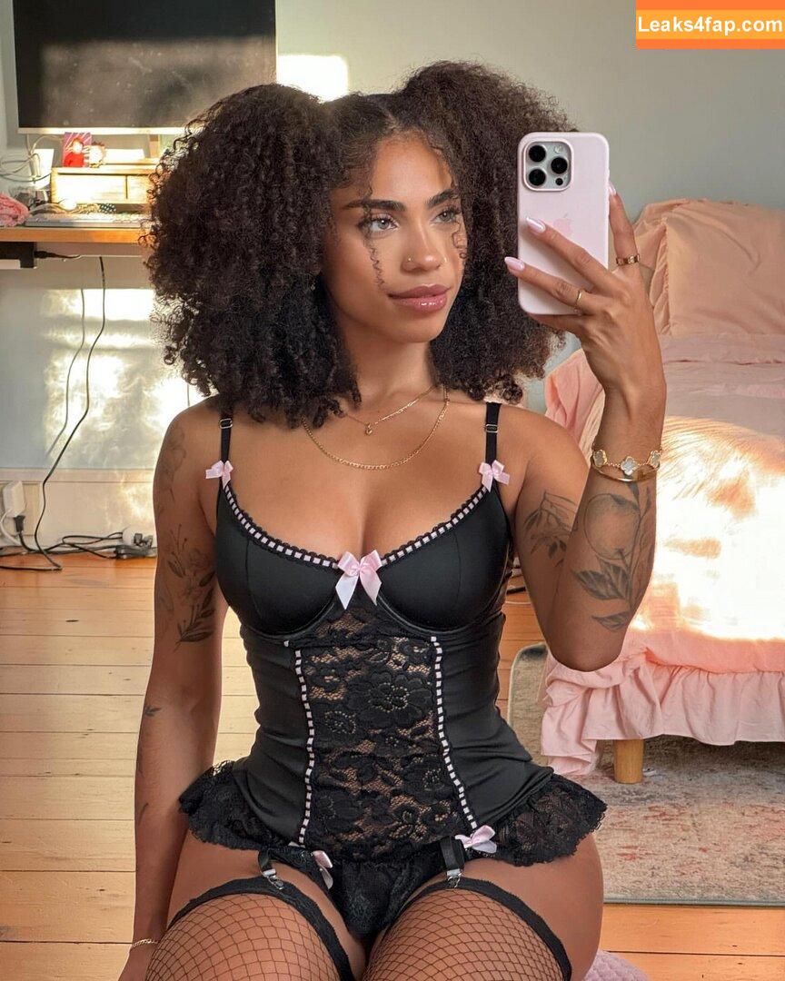 leahhalton_ /  leaked photo photo #0052