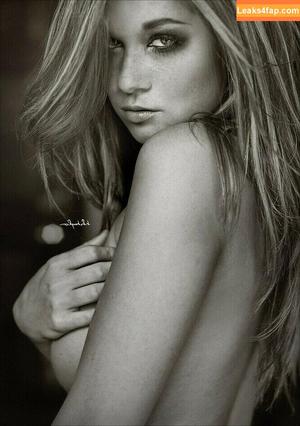 Leanna Decker photo #0147