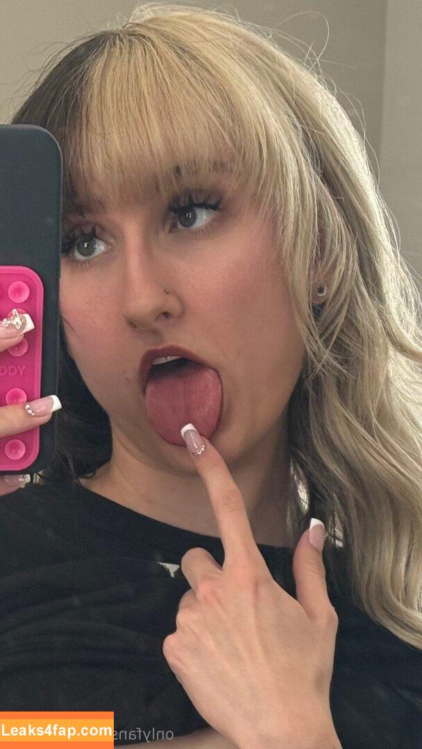 leiahazy /  leaked photo photo #0005
