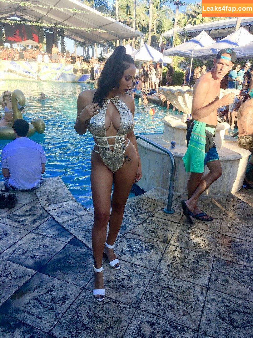 Leila Grey / Miss_LeilaGrey / dear.leyla leaked photo photo #0032