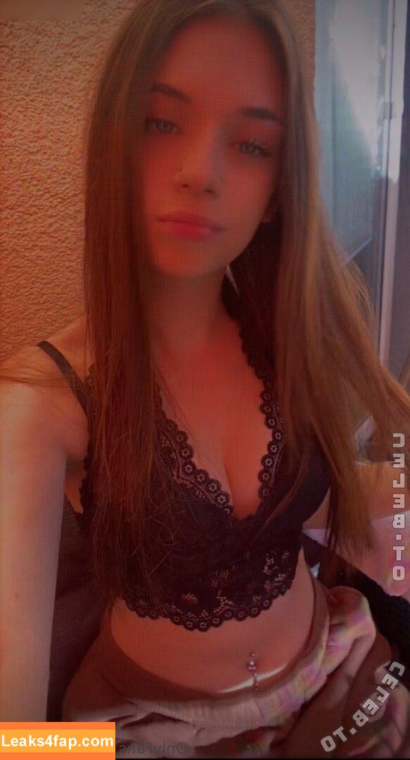 Lena Devis /  leaked photo photo #0004