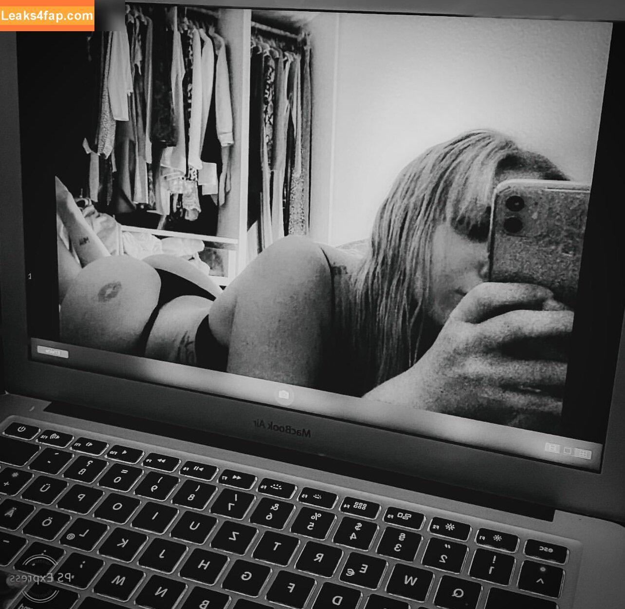 Lenamena95 / lenamena_ leaked photo photo #0054