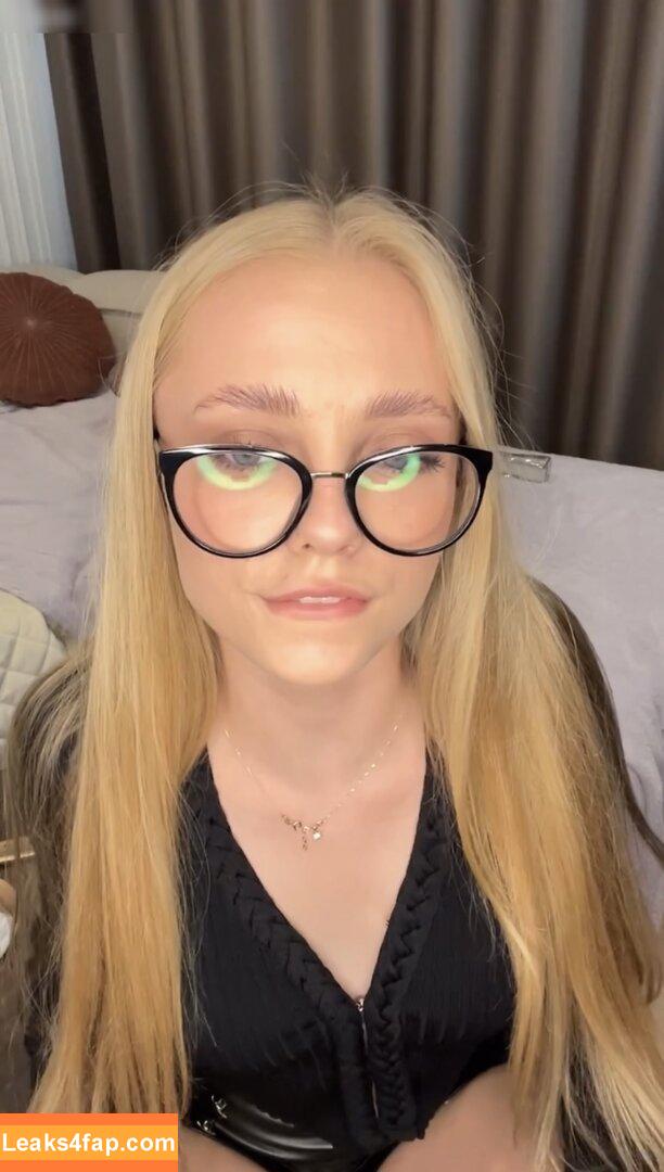 leni.schaefer /  leaked photo photo #0030
