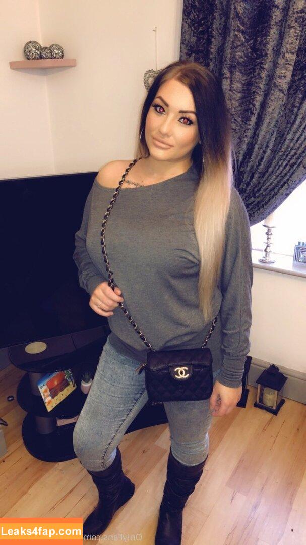 lesbianlovex / lesbiloving leaked photo photo #0022