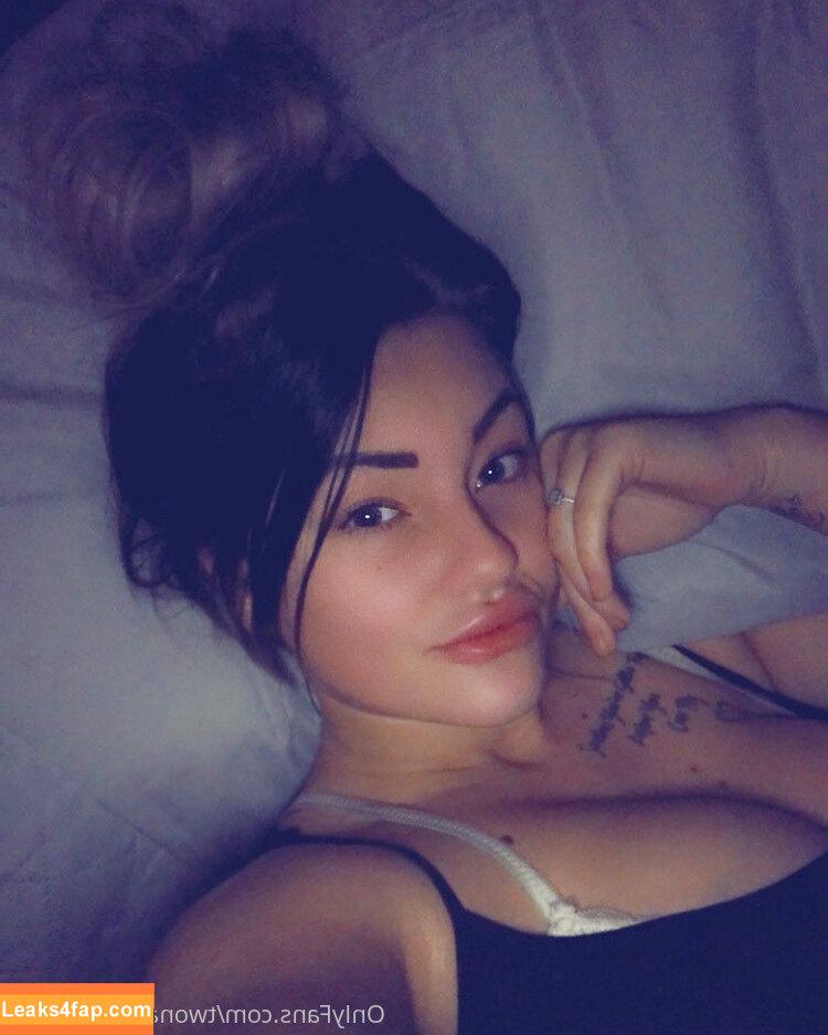 lesbianlovex / lesbiloving leaked photo photo #0023