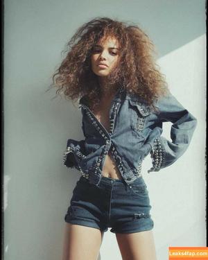 Leslie Grace photo #0002