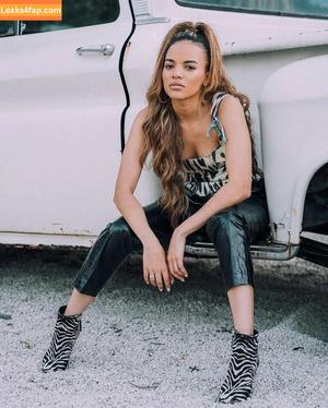 Leslie Grace photo #0012