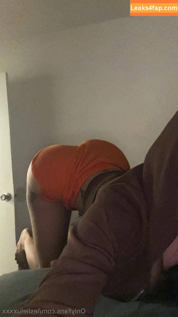 leslieluxxxx / shesitluxx leaked photo photo #0005