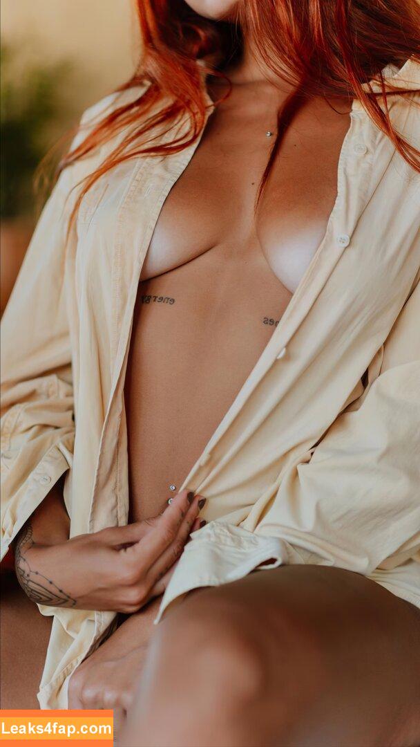 Leticia Castro / Castrollet / DEZOITOU / thayscastro leaked photo photo #0074