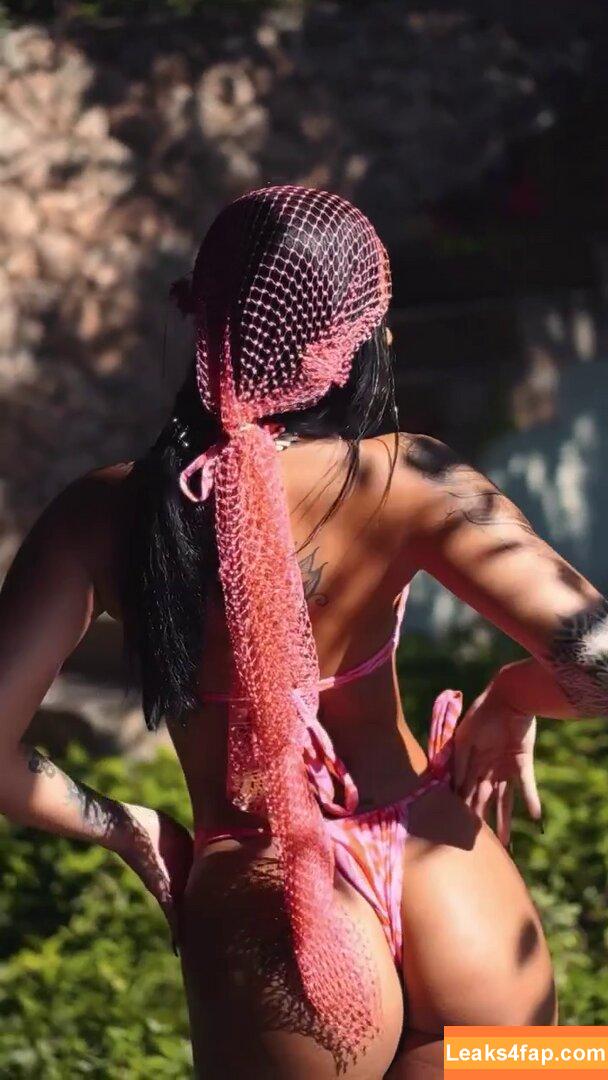 Leticia Castro / Castrollet / DEZOITOU / thayscastro leaked photo photo #0137