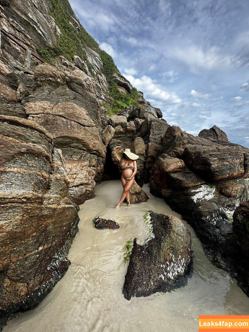 Leticia Castro / Castrollet / DEZOITOU / leticiacastroficial / thayscastro leaked photo photo #0199